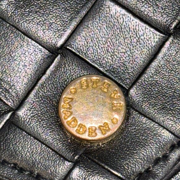 Elegant Black Steven Madden Woven Wallet - Picture 2 of 5